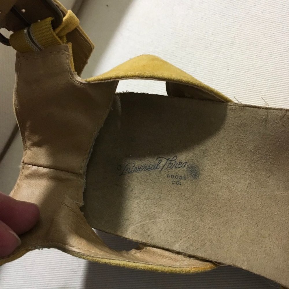 Universal Thread Platform Sandal's - Picture 4 of 6